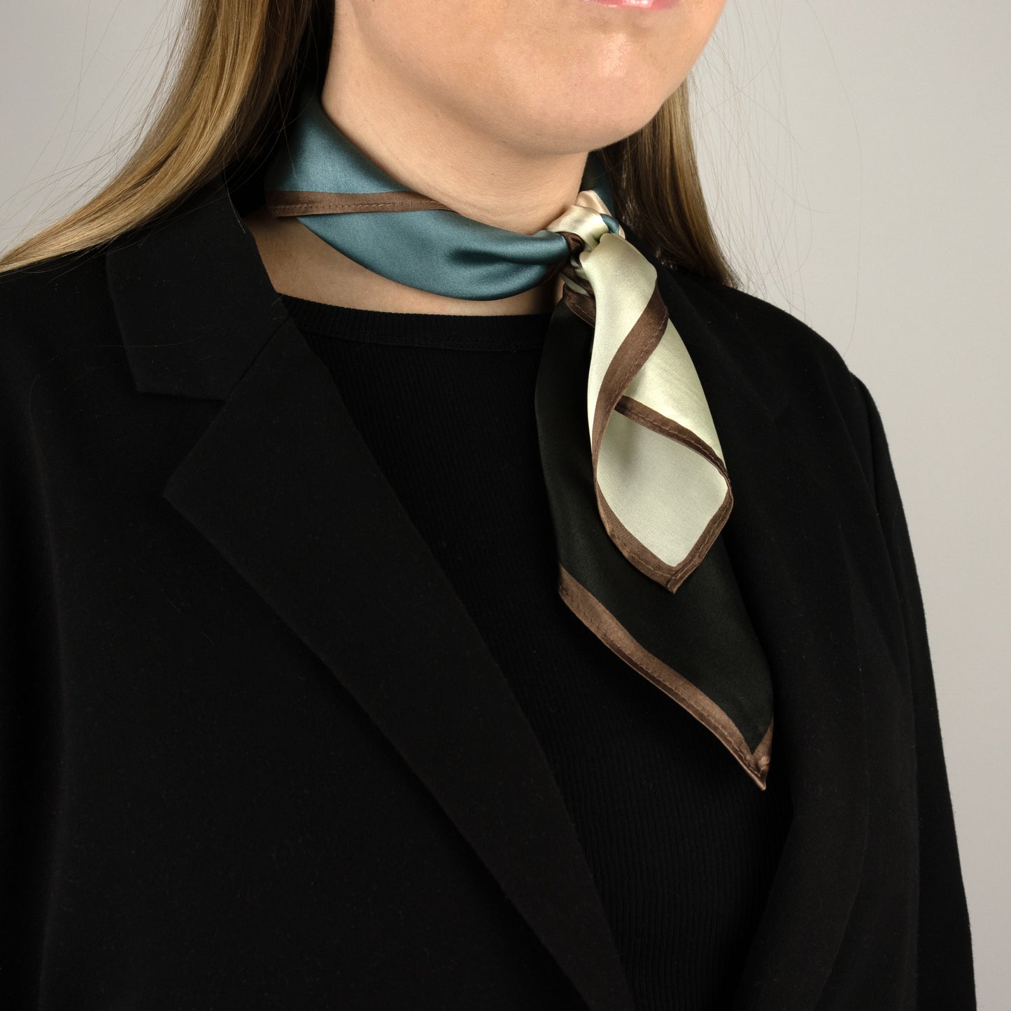 Silketørklæde - Sort/Blå/Gul/Hvid