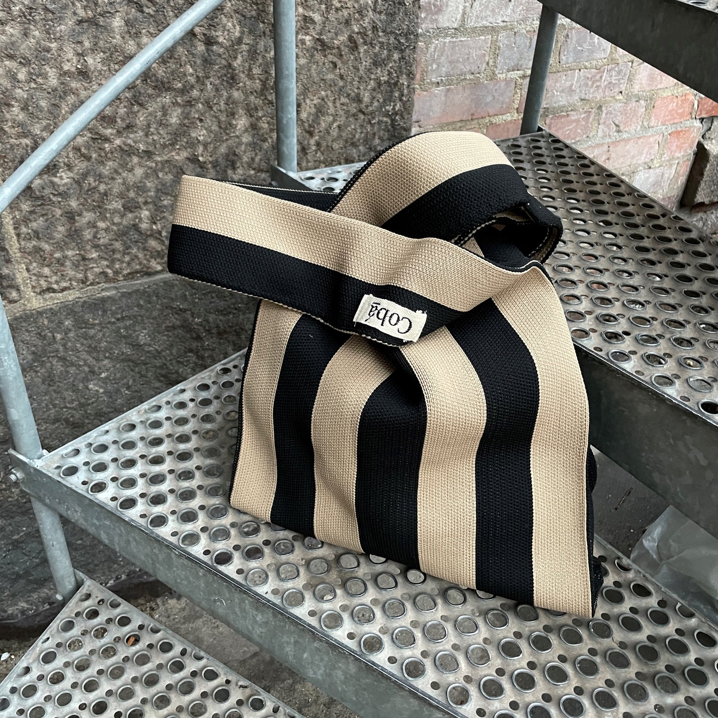 Mana Nueva - Black/Beige