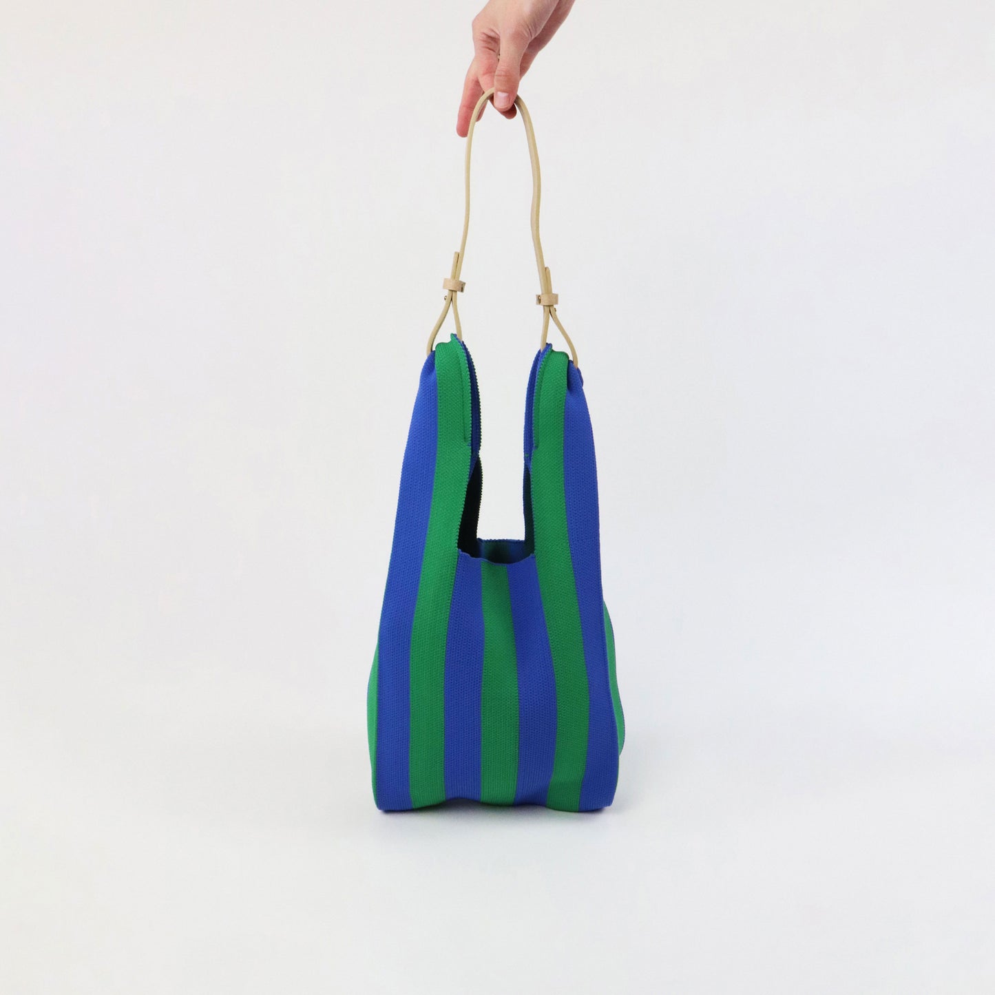 Beige strap til woven shopper